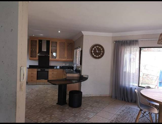 4 BEDROOM HOUSE FOR SALE IN GLENVISTA